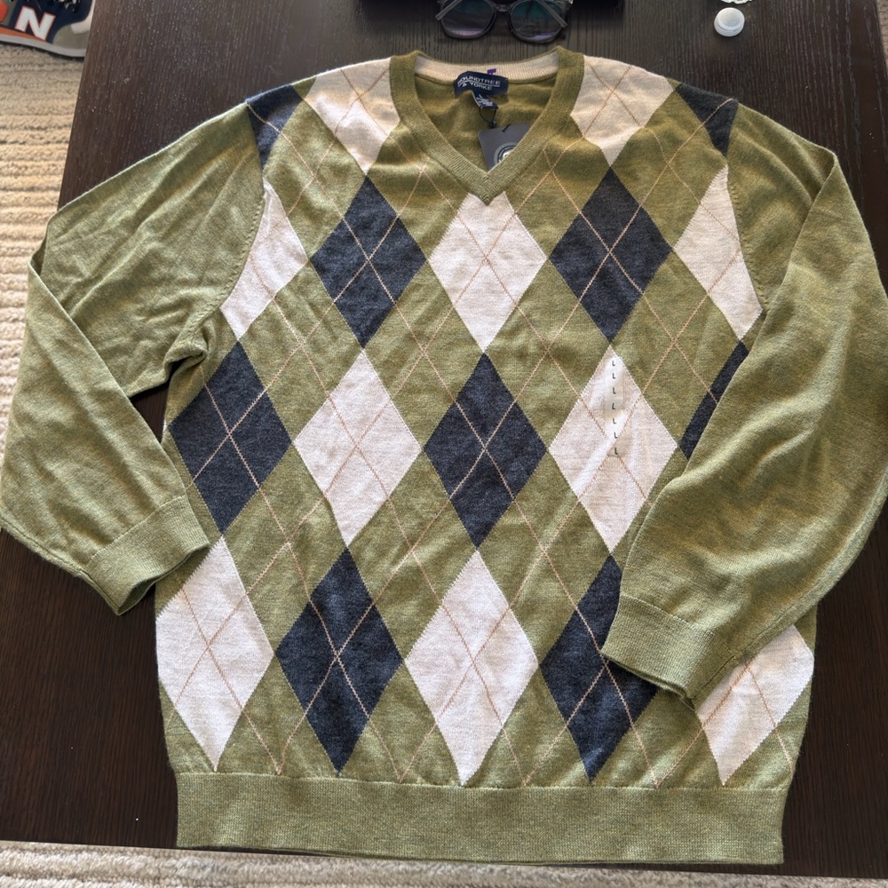 Roundtree & Yorke Green and Cream Argyle V-Neck Sweater